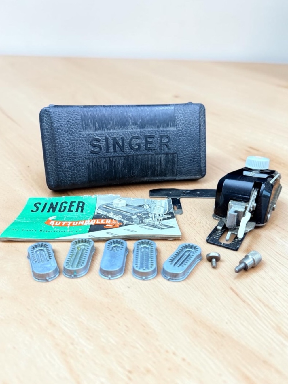 1948 SINGER Buttonholer W654321N